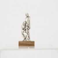 Statuette Sainte Famille sur socle en  bois.